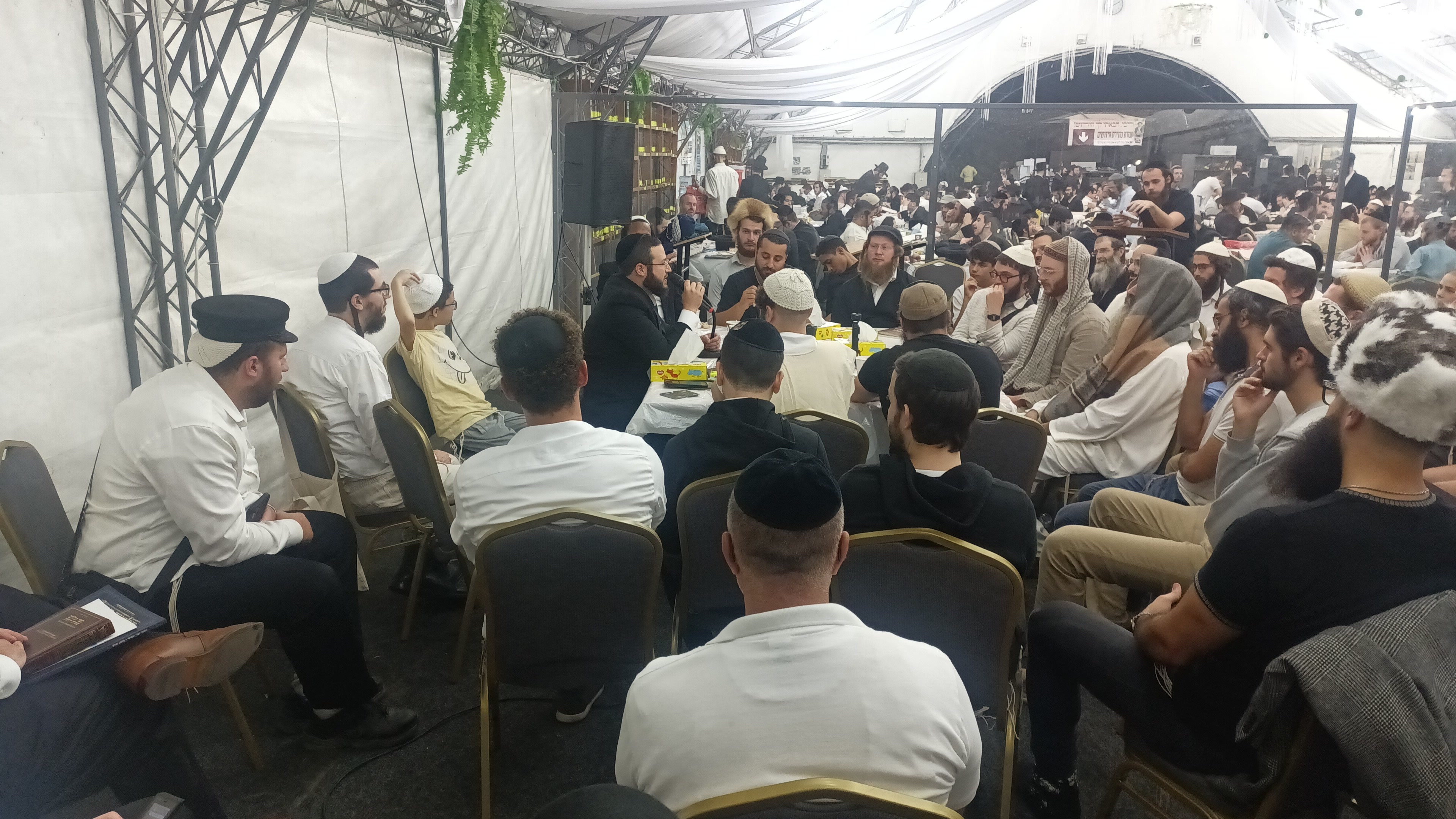 Rabbi Kalmus Speaking in Uman at The Breslov Yeshiva