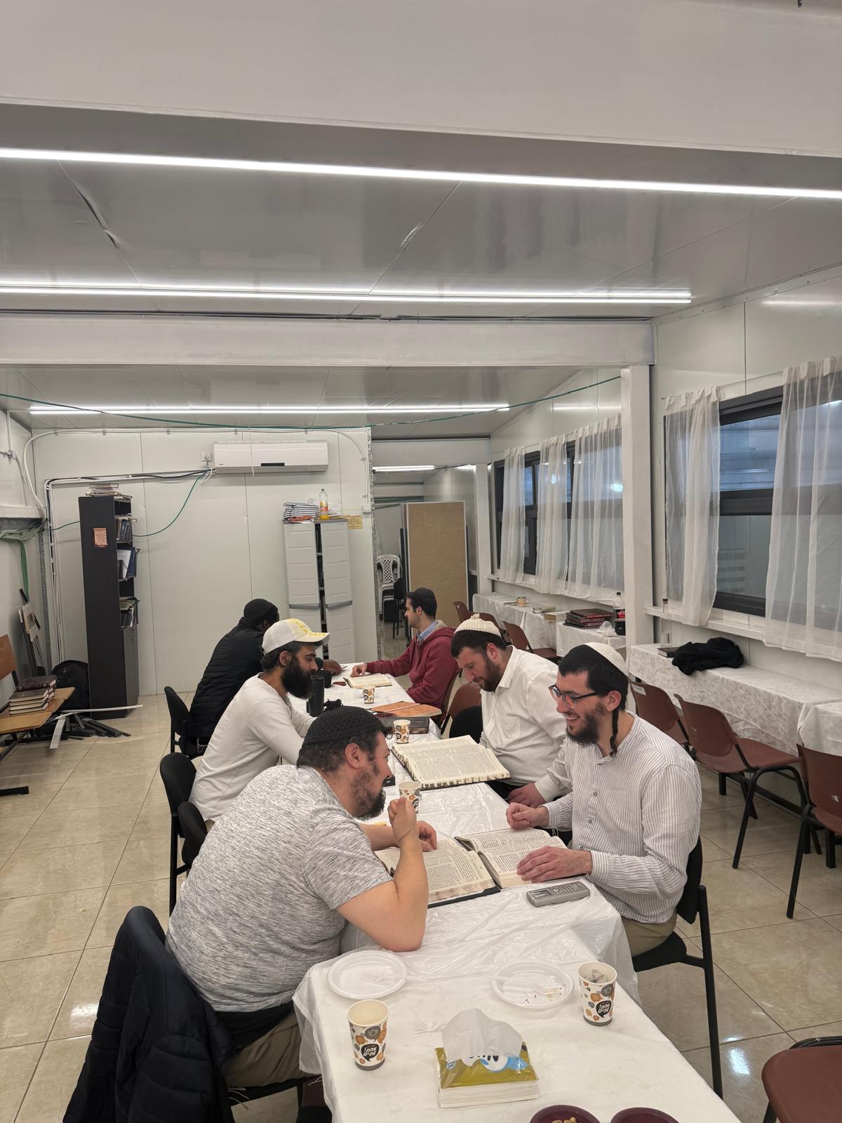 Focused Table Seder at The Breslov Yeshiva